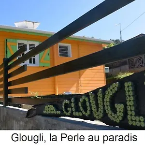 à 2 Pas De La Flamboyante De La Perle Deshaies